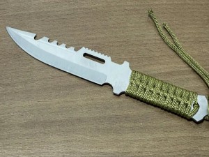 چاقو تاکتیکال پرتابی با دسته پاراکود