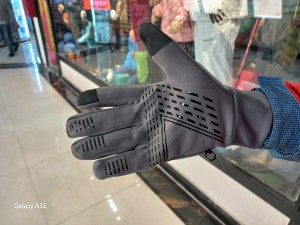 دستکش وینداستاپر تاچ دار طرح نورس فیس