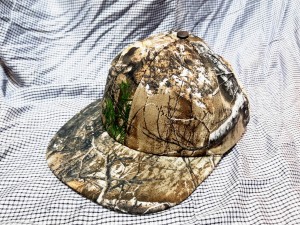 کلاه آفتابی طرح شاخ و برگی