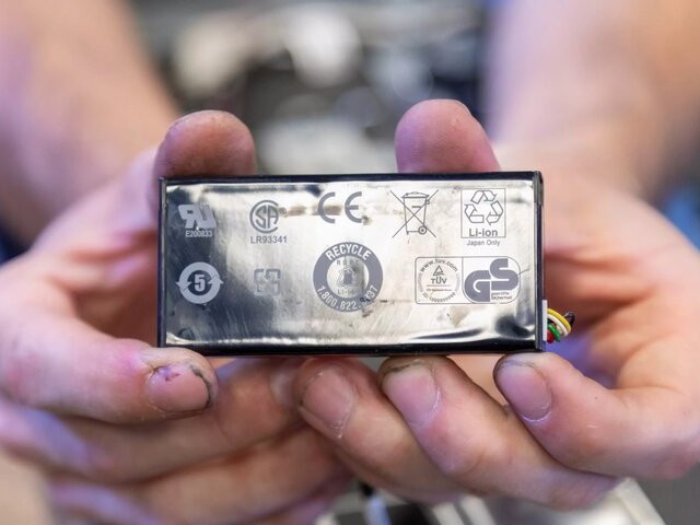 اتحادیه اروپا باتری های قابل تعویض را دوباره احیا می کند