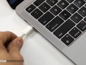 لوازم جانبی USB-C برای برقراری ارتباط با مک‌های مجهز به تراشه اختصاصی اپل به مجوز کاربر نیاز دارند