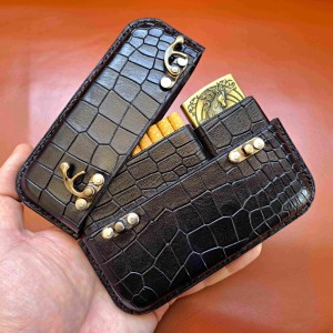 کیف سیگار به همراه جای زیپو