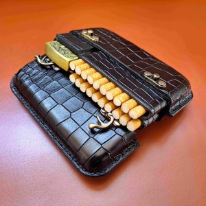کیف سیگار به همراه جای زیپو