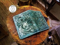 کیف چرم حکاکی شده با دست طرح گل و شاخ و برگ