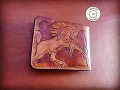 کیف پول حکاکی شده طرح اسب و گل