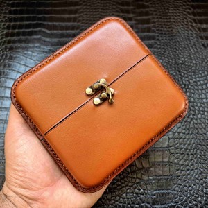 کیف سیگار پایه بلند ظرفیت بیست نخ به همراه جای فندک زیپو