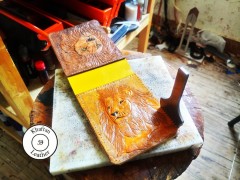 کیف پول حکاکی شده  با دست طرح شیر