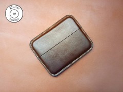 کیف سیگار چرم طبیعی ظرفیت هشت نخ به همراه فندک