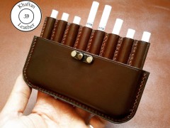 کیف سیگار چرم طبیعی ظرفیت هشت نخ دارای قفل ویرگولی