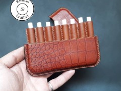 کیف سیگار چرم طبیعی ظرفیت هشت نخ طرح دار به همراه فندک