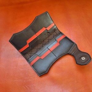 کیف مدارک ساخته شده از چرم گاوی