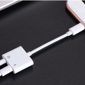 مبدل لایتنینگ با قابلیت اتصال همزمان شارژر و هندزفری Joyroom Lightning to 3.5mm+Lightning S-Y105