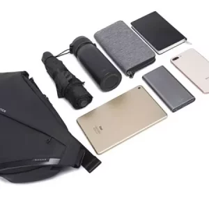 کیف قفسه سینه ضد سرقت بنج مدل BG-7502 یک کیف تک‌بند با طراحی شیک و کاربردی است که برای حمل تبلت‌ها و آیپدهای تا 8 اینچ مناسب می‌باشد. این کیف با ابعاد 35×18×5 سانتی‌متر و وزن 540 گرم، فضای کافی برای لوازم ضروری روزمره مانند گوشی همراه، پاوربانک، هندزفری و