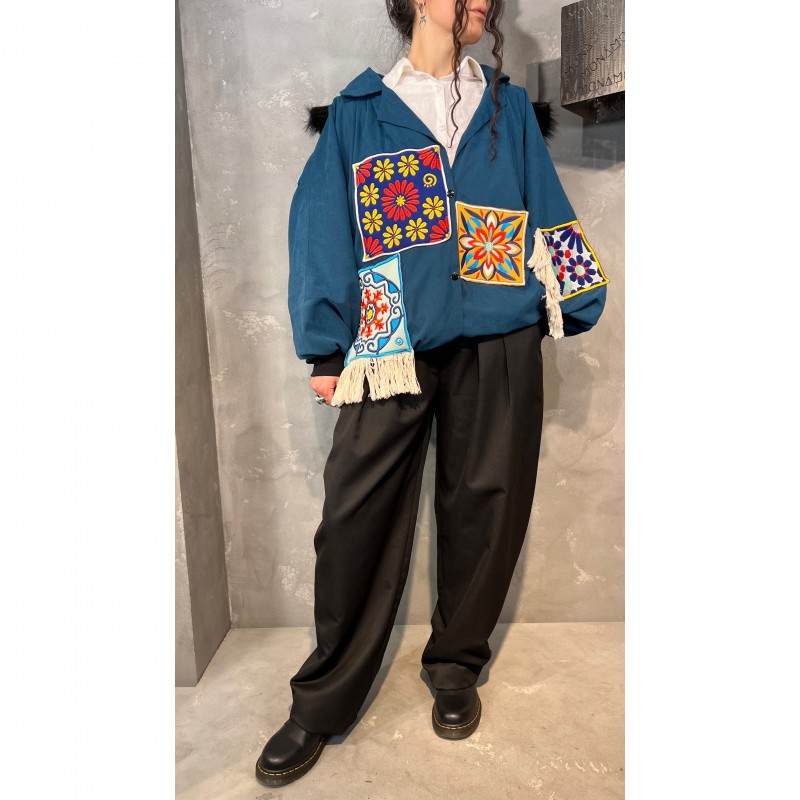 کاپشن کاشی آبی