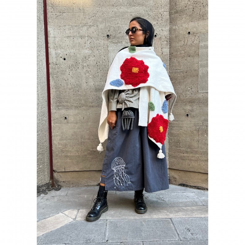 پانچو گل قرمز