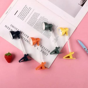 چراغ مطالعه کتابی