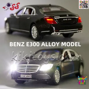 اکت مرسدس E300 با بدنه فلزی مقاوم و رنگ‌بندی سفید و مشکی شیک