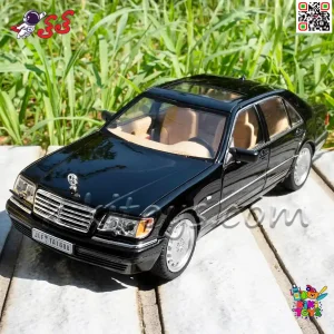 نمای نزدیک از کیفیت رنگ و بدنه ماکت مرسدس بنز W140
