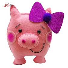 عروسک خوک نمدی