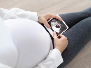 تغییرات بدن مادر و رشد جنین در ماه هشتم بارداری + نکات تکمیلی