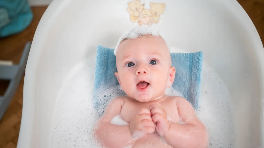 وان حمام آسان شور حمام نوزاد را راحت می کند