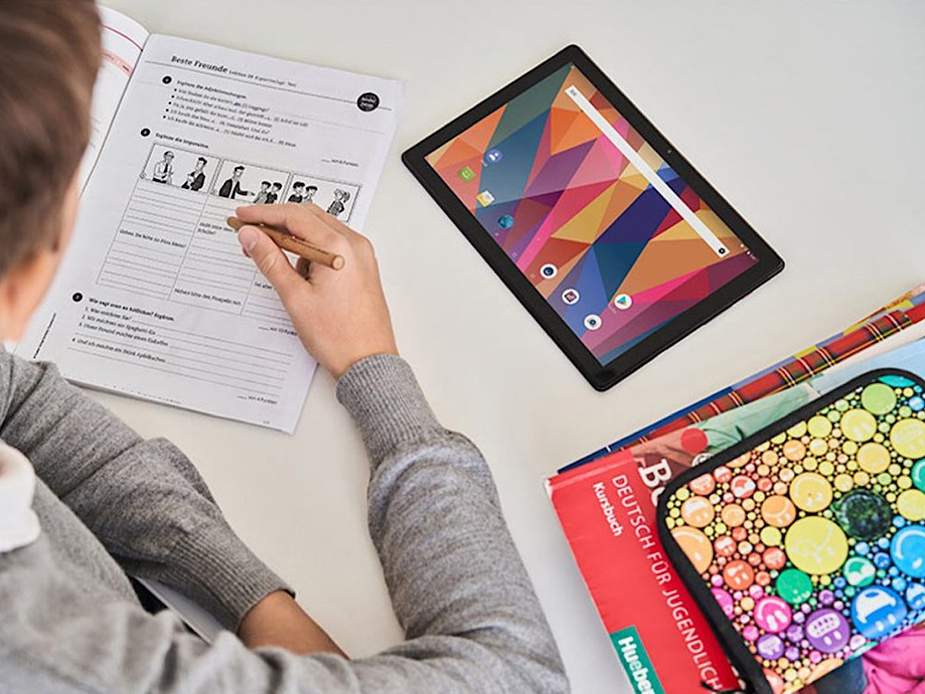 کاربردها و مزایای تبلت برای دانش‌آموزان و دانشجویان