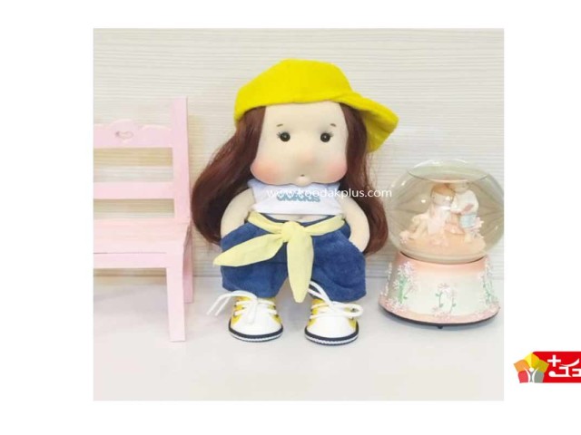 عروسک روسی دختر صورت تپل کلاهدار