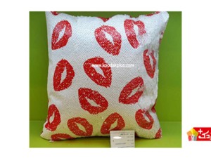 کوسن پولیشی خارجی پولک دار طرح بوسه کد 244 cushion