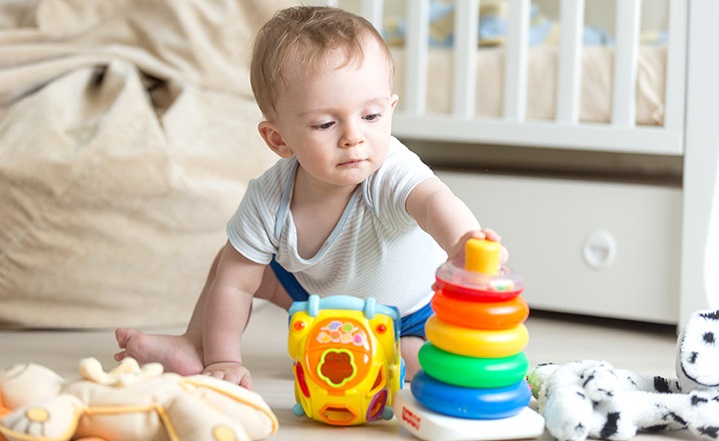 اسباب بازی جایگذاری اشکال باعث تقویت هوش کودک یک ساله می شود