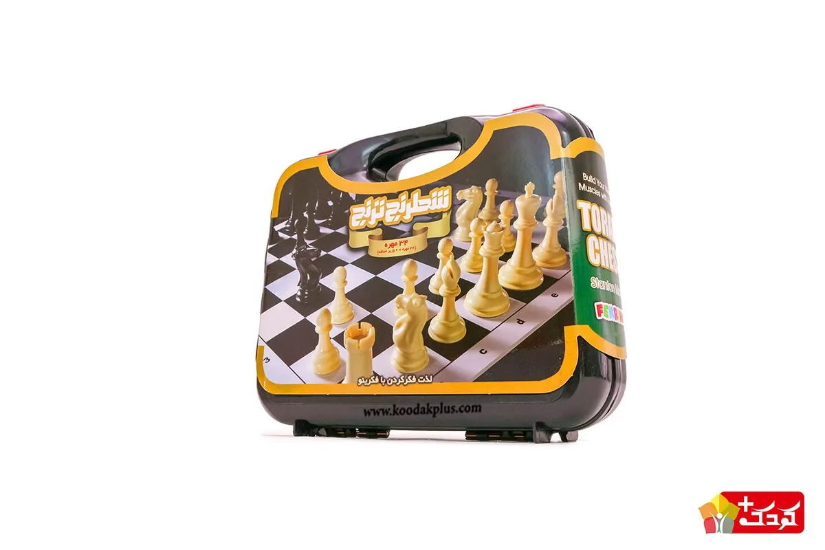 بازی فکری شطرنج همراه با بهترین مهره‌ها و یک عدد کیف شیک است.