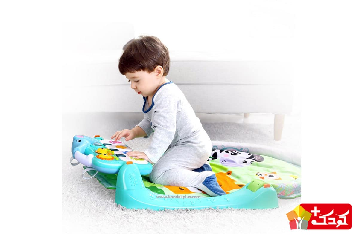 تشک بازی موزیکال چراغ دار هولی تویز؛ برای بازی نوزاد از بدو تولد به صورت خوابیده مناسب است.