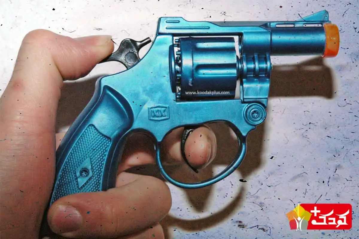 تفنگ‌های ترقه‌ای اسباب بازی یکی از محبوب ترین اسباب بازی ها در بین پسر بچه ها هستند