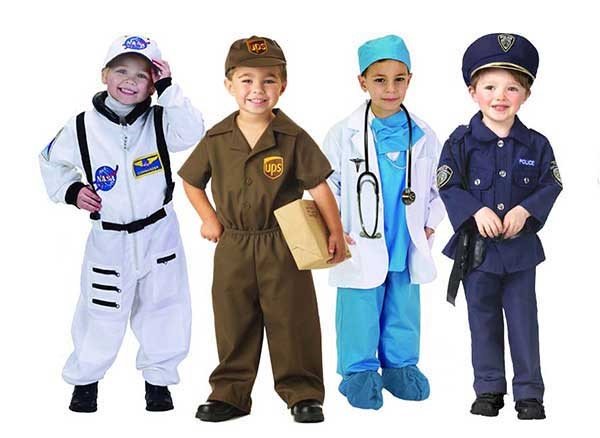 اسباب بازی مشاغل شامل لباس، ماشین ... جزو انتخاب های همیشگی کودکان است 