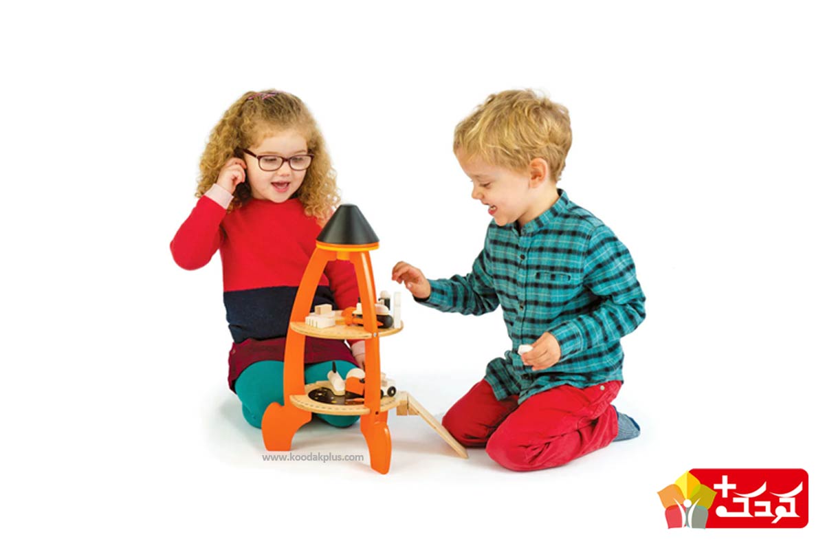 بازی های خانوادگی یا گروهی مهارت های ارتباطی کودک در سنین 3 تا 5 سالگی را ارتقاء می دهد