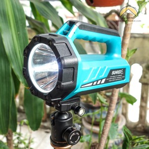 چراغ قوه پر نور