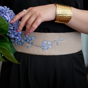 کمربند گلهای آبی