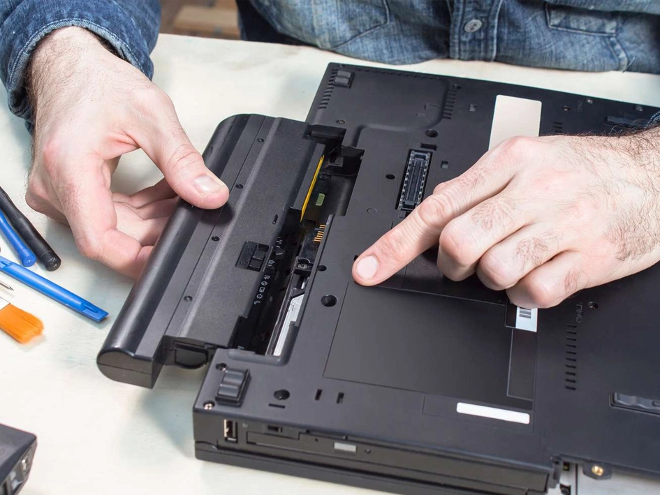 چطور عمر باتری لپ‌تاپ استوک را افزایش دهیم؟ راهنمای کامل و عملی