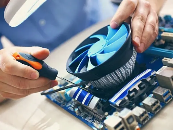 نشانه خرابی فن در لپ‌تاپ‌های استوک