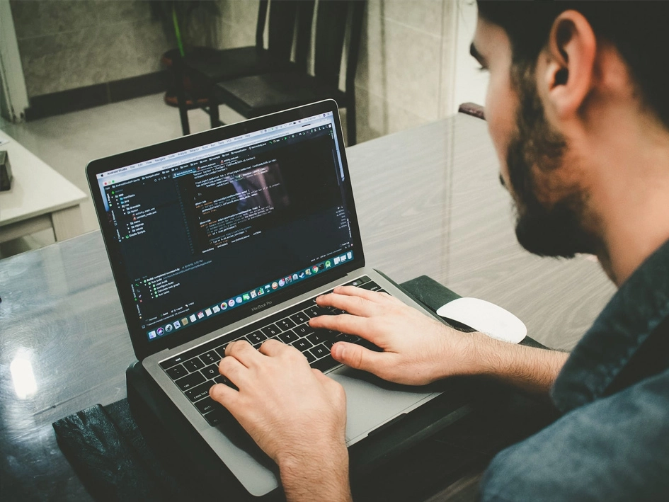 بهترین لپ‌تاپ‌های استوک برای برنامه‌نویس‌ها و مهندسان نرم‌افزار