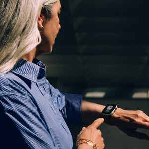 ساعت هوشمند 46 میلی متری اپل مدل Series 11 Aluminum Case با بند سیلیکونی