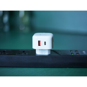 شارژر دیواری پرووان مدل PWC530