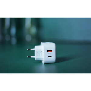 شارژر دیواری پرووان مدل PWC530