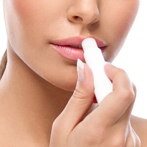 بالم لب هیدرودرم ضد آفتاب SPF40