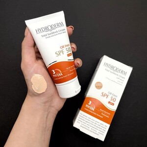 کرم ضد آفتاب فیزیکال رنگی هیدرودرم SPF60 (بژ روشن)