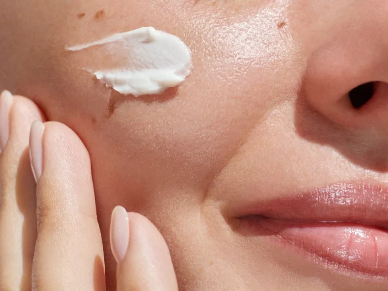 آبرسان پوست چرب: راهنمای انتخاب هوشمندانه (بدون جوش، بدون سنگینی)