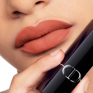 رژلب دیور شماره 200 مدل Nude Touch satin finish