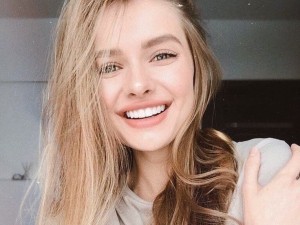 آرایش ۵ دقیقه‌ای برای روزهای شلوغ: بدون استرس زیبا بمانید