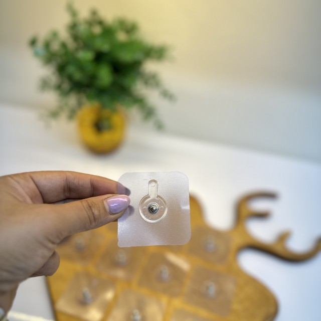 چسب میخ دار