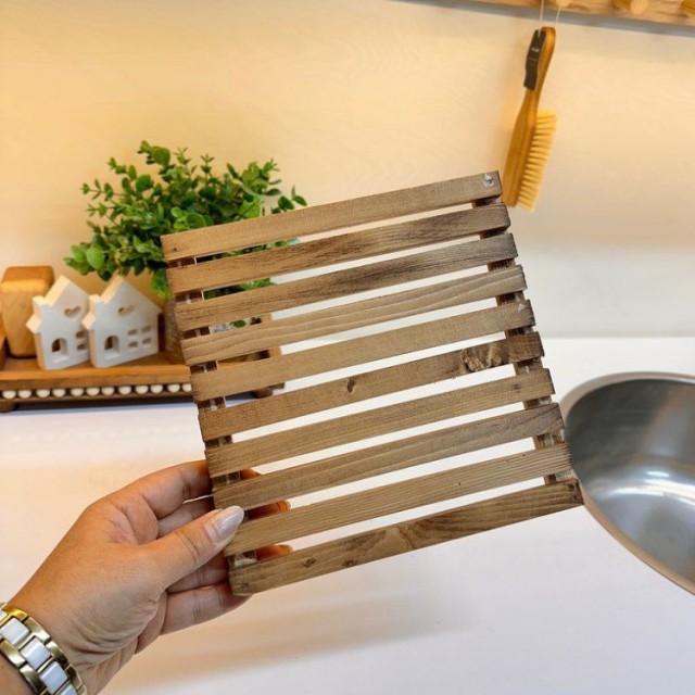 زیر قابلمه ای چوبی