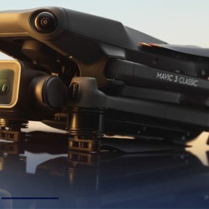 پهپاد DJI Mavic 3 Classic با دوربین Hasselblad و پرواز 46 دقیقه‌ای